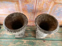 Outlet Pamono Cast Iron Medici Vases, 1864, Set of 2