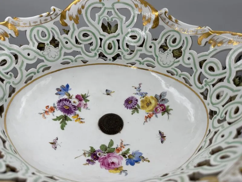 Discount Pamono Centerpiece with Cupids and Flowers from Meissen Porcelain, 1820