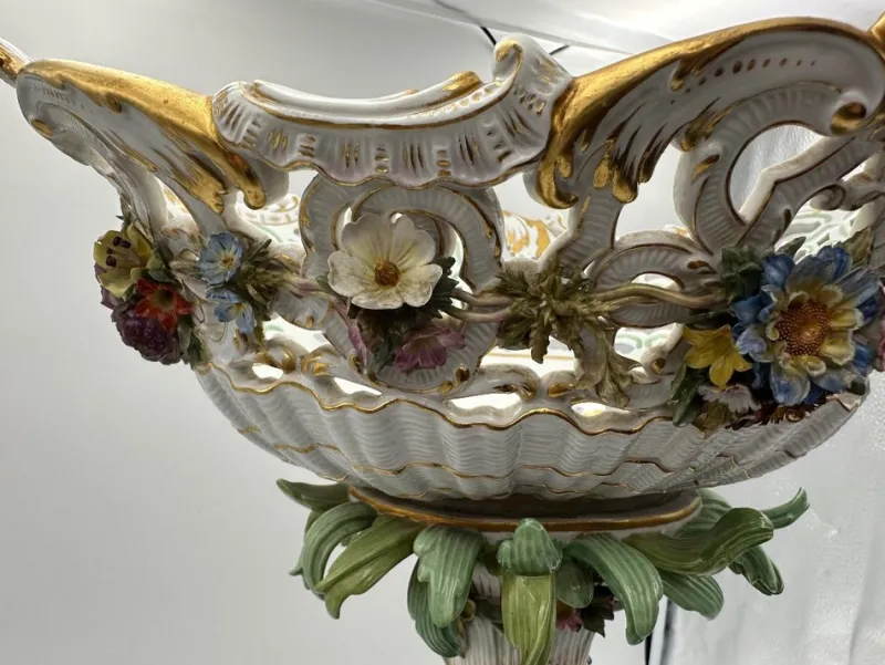 Discount Pamono Centerpiece with Cupids and Flowers from Meissen Porcelain, 1820