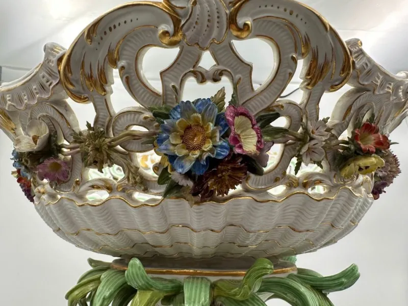 Discount Pamono Centerpiece with Cupids and Flowers from Meissen Porcelain, 1820