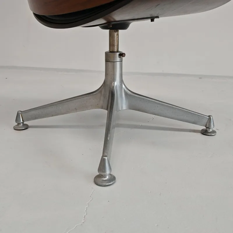 Pamono Chair in Black Eco-Leather and Walnut from Mim Roma, 1960s> Office Chairs