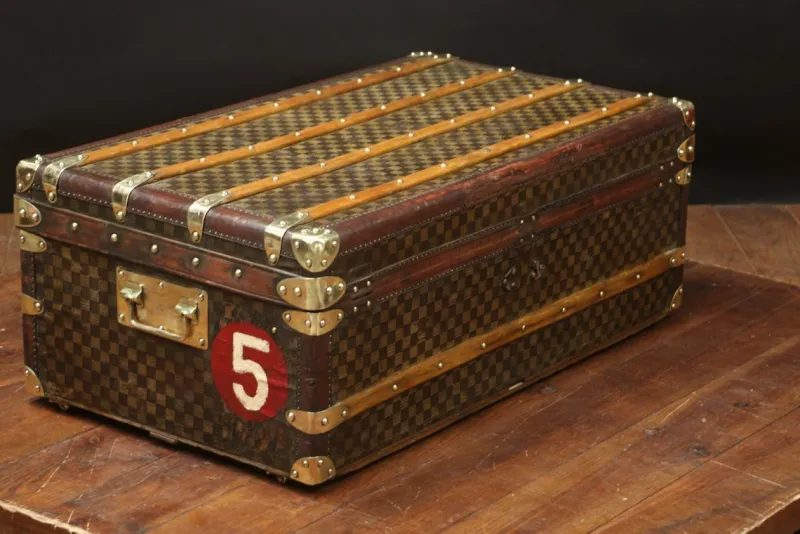 Pamono Checkerboard Trunk in Beech, Brass, Canvas and Leather> Trunks Crates & Baskets