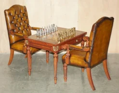 Pamono Chessboard Table and Chesterfield Armchairs in Leather, Set of 3> Game Tables
