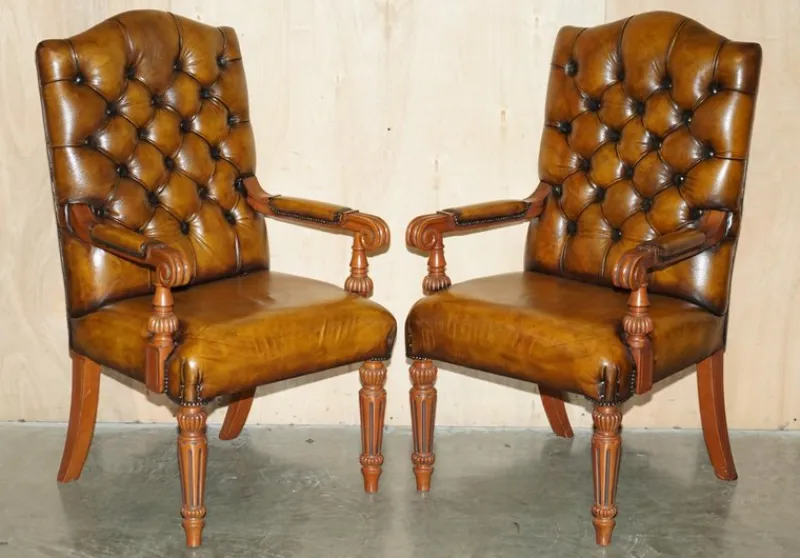 Pamono Chessboard Table and Chesterfield Armchairs in Leather, Set of 3> Game Tables