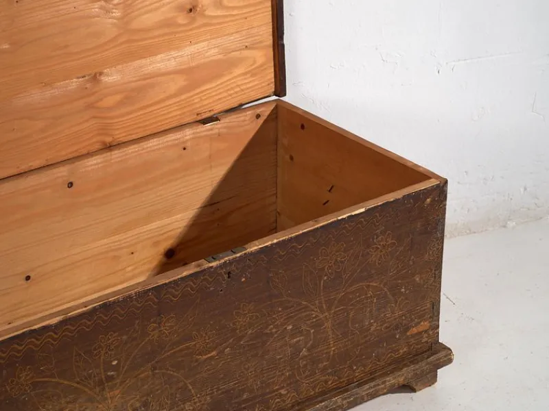 Discount Pamono Chest with Floral Motifs, 1920s