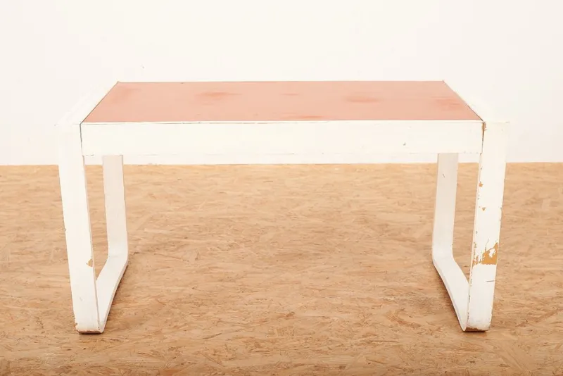 Pamono Child's Desk with White Molded Wood Legs and Wood & Red Linoleum Top, 1950s or 1960s> Children's Tables