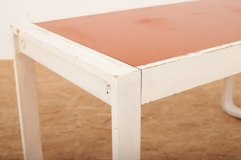 Pamono Child's Desk with White Molded Wood Legs and Wood & Red Linoleum Top, 1950s or 1960s> Children's Tables