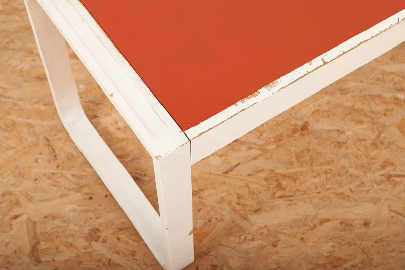 Pamono Child's Desk with White Molded Wood Legs and Wood & Red Linoleum Top, 1950s or 1960s> Children's Tables