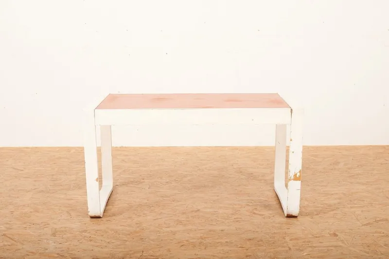 Pamono Child's Desk with White Molded Wood Legs and Wood & Red Linoleum Top, 1950s or 1960s> Children's Tables