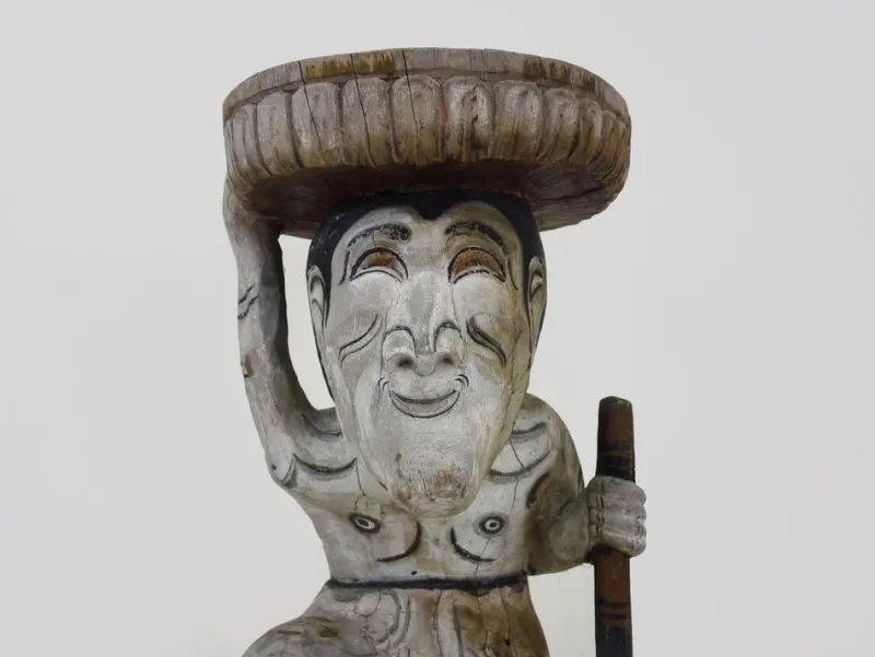 Hot Pamono Chinese Sculptural Plant Pedestal in Polychrome Carved Wood, Early 20th Century