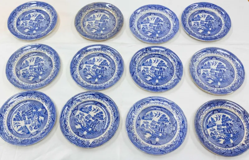 Pamono Chinese Style Faience Plates from Staffordshire, England, 19th Century, Set of 12> Dinner Plates & Bowls