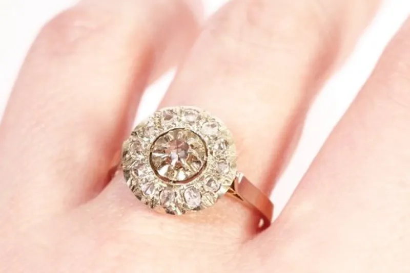 Pamono Circular Diamond and Platinum Ring> Rings