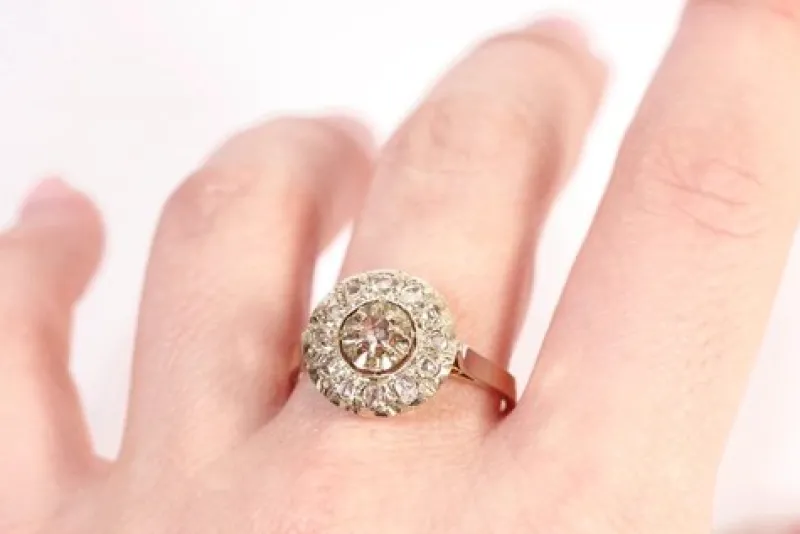 Pamono Circular Diamond and Platinum Ring> Rings