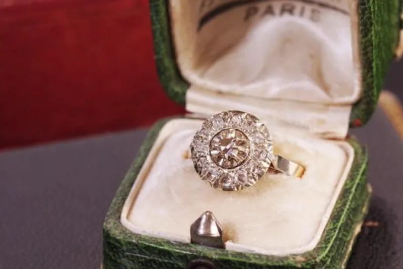 Pamono Circular Diamond and Platinum Ring> Rings