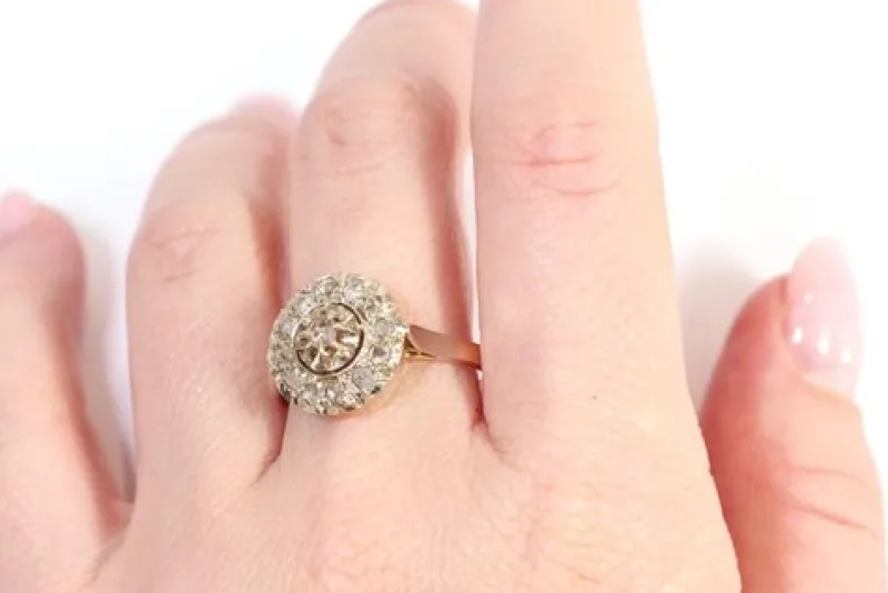 Pamono Circular Diamond and Platinum Ring> Rings