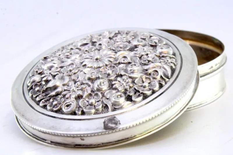 Sale Pamono Circular Silver Box with Floral Reliefs