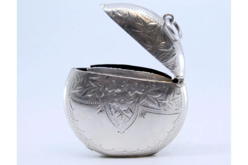 New Pamono Circular Silver Matchbox with Engraved Plant Motifs and Monogram Card