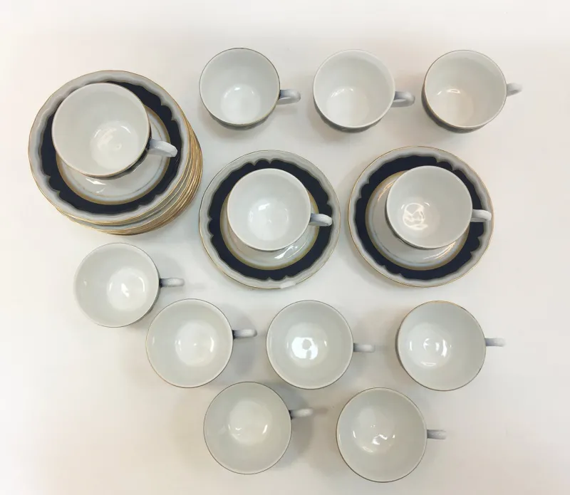 Pamono Cobalt & 24K Gold Porcelain Service from Bidasoa, 1980s, Set of 84> Dinner Plates & Bowls