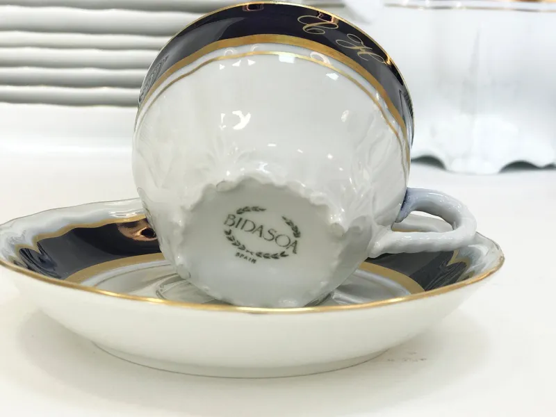 Pamono Cobalt & 24K Gold Porcelain Service from Bidasoa, 1980s, Set of 84> Dinner Plates & Bowls
