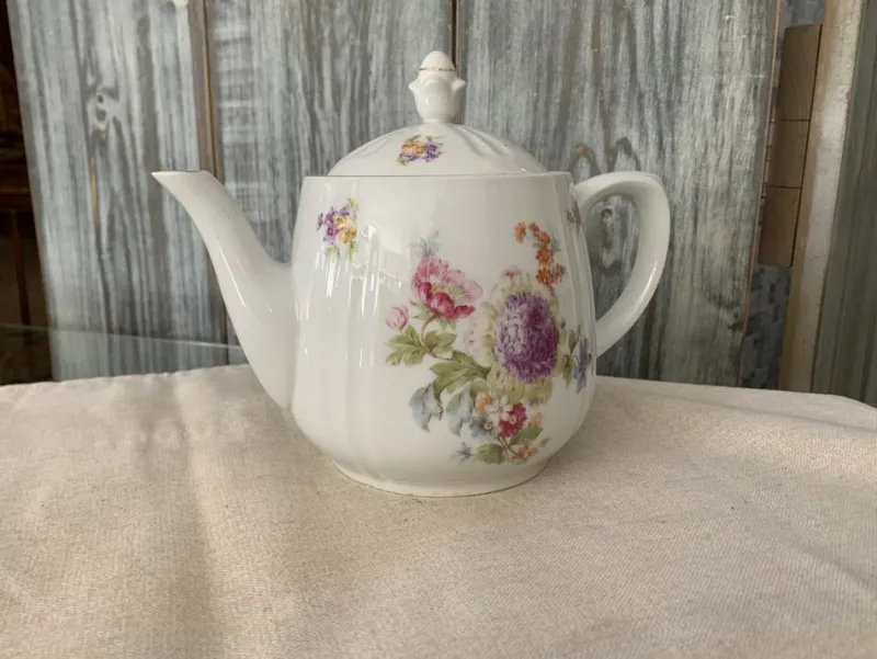 Clearance Pamono Coffee or Tea Pot with Pastel Flower Decor by C.T. Karl Tielsch Altwasser, Germany, 1940s
