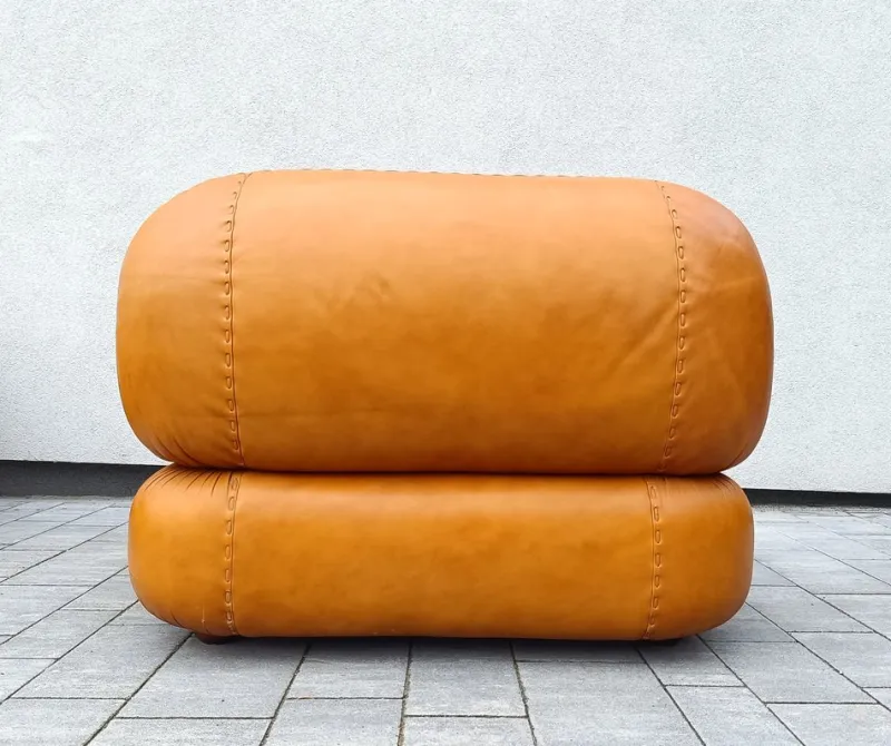 Pamono Cognac Leather Sofa and Armchairs by Sapporo for Mobil Girgi, Italy, 1970s, Set of 3> Living Room Sets