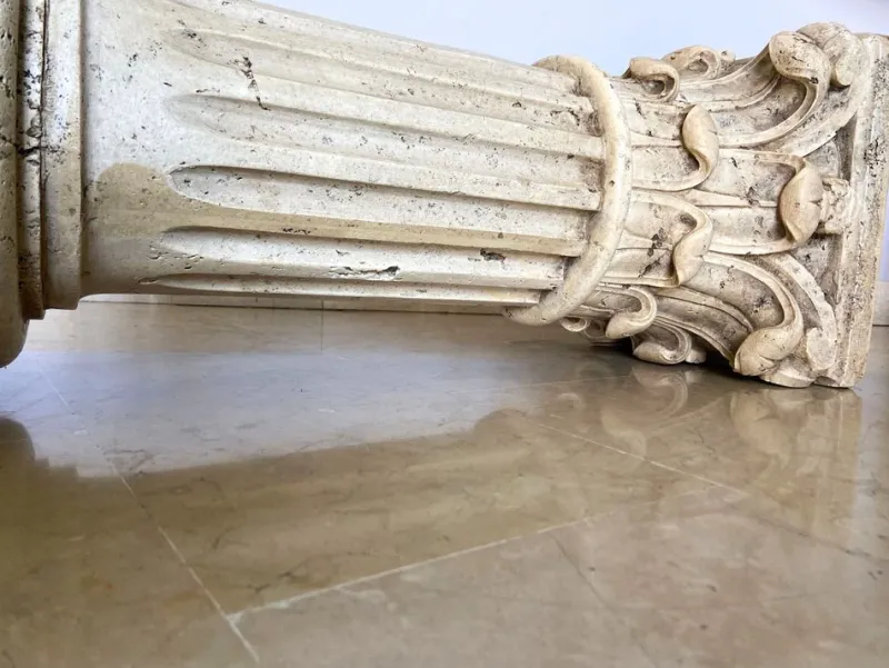 Online Pamono Corinthian Style Columns in Travertine, Italy, 1940s, Set of 2