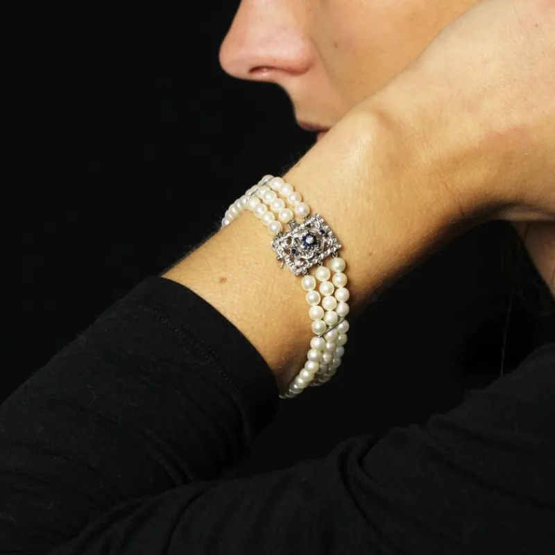 Pamono Cultured Pearl 18 Karat White Gold Sapphire Diamond Clasp 3 Rows Bracelet, 1970s> Necklaces