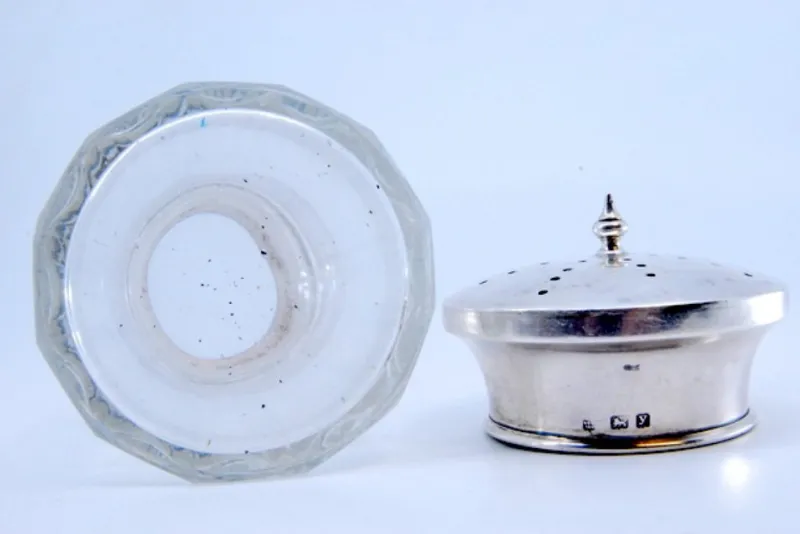 Pamono Cut Glass Salt Shaker with Silver Mushroom-Shaped Lid> Salt & Pepper Shakers