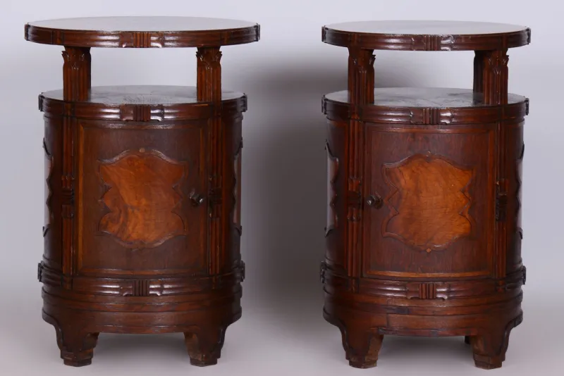 Pamono Czech Cubist Bedside Tables in Oak and Walnut, Polished, 1910s, Set of 2> Nightstands