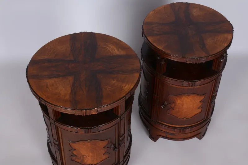Pamono Czech Cubist Bedside Tables in Oak and Walnut, Polished, 1910s, Set of 2> Nightstands