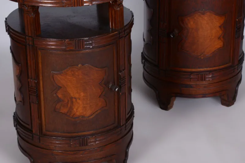 Pamono Czech Cubist Bedside Tables in Oak and Walnut, Polished, 1910s, Set of 2> Nightstands