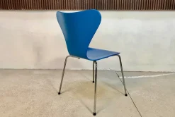 Pamono Danish Blue Series 7 3107 Stackable Dining or Desk Chair by Arne Jacobsen for Fritz Hansen, 1955><noscript><img width=