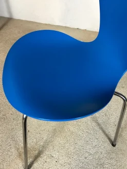 Pamono Danish Blue Series 7 3107 Stackable Dining or Desk Chair by Arne Jacobsen for Fritz Hansen, 1955><noscript><img width=