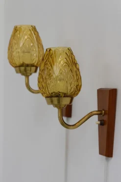 Pamono Danish Brass and Amber Glass Wall Sconces from Laoni, 1960s, Set of 2> Wall Lights & Sconces