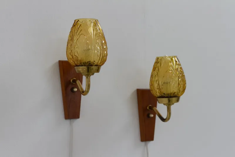 Pamono Danish Brass and Amber Glass Wall Sconces from Laoni, 1960s, Set of 2> Wall Lights & Sconces