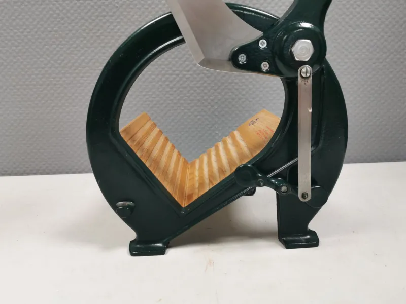 Pamono Danish Dark Green Bread Cutter from Royal Raadvad> Cutlery & Serving Utensils