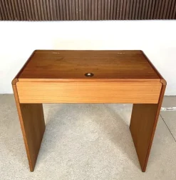 Sale Pamono Danish Dressing Table in Teak with Brass Details and Fold-Out Mirror by Arne Wahl Iversen for Vinde Møbelfabrik, 1960s