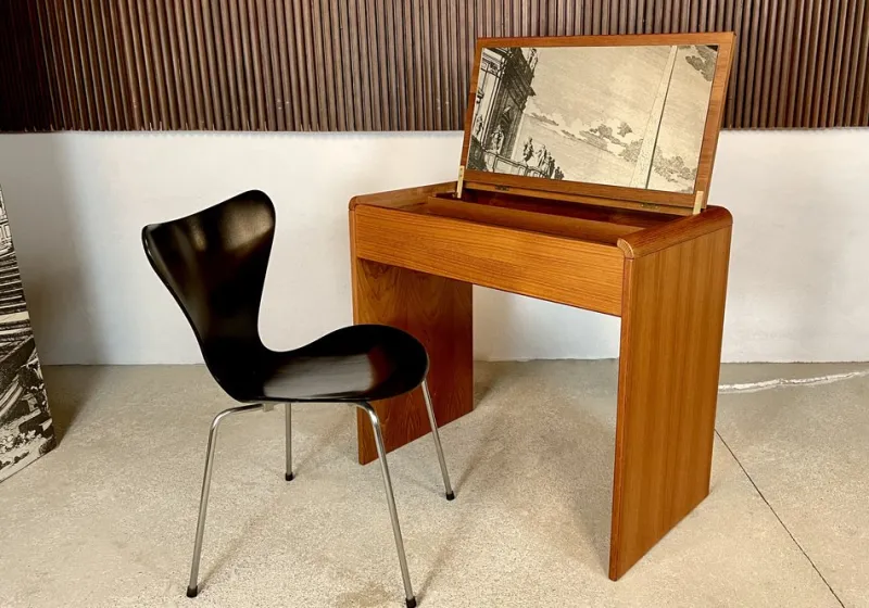 Sale Pamono Danish Dressing Table in Teak with Brass Details and Fold-Out Mirror by Arne Wahl Iversen for Vinde Møbelfabrik, 1960s