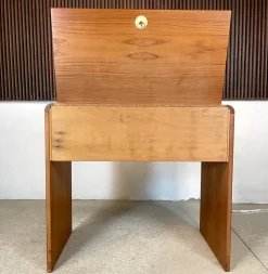 Sale Pamono Danish Dressing Table in Teak with Brass Details and Fold-Out Mirror by Arne Wahl Iversen for Vinde Møbelfabrik, 1960s