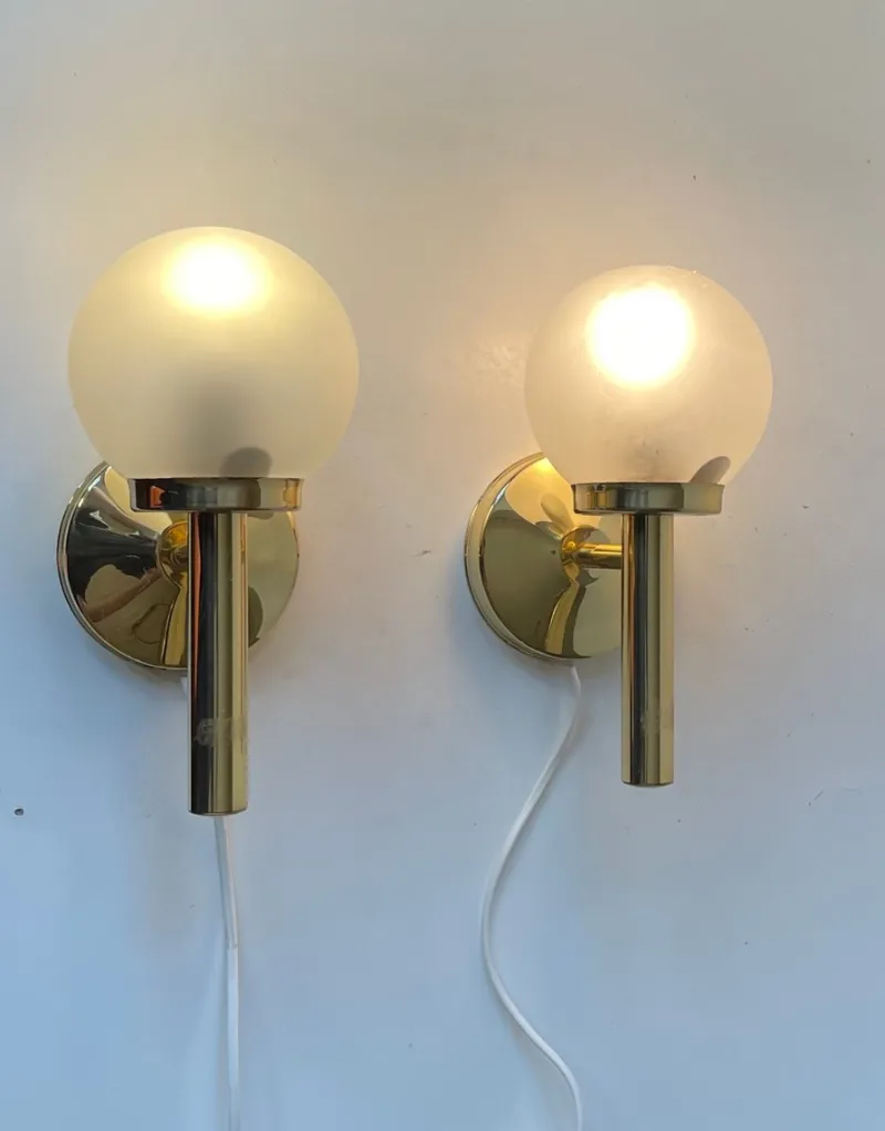 Pamono Danish Modern Brass and Frosted Glass Wall Sconces from Abo Metalkunst, 1970s, Set of 2> Wall Lights & Sconces