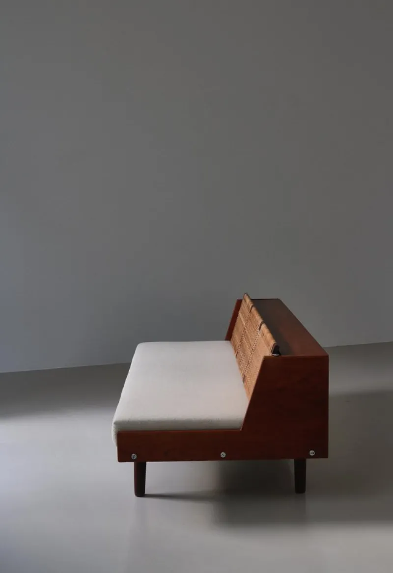 Pamono Danish Modern GE7 Daybed in Teak and Rattan attributed to Hans J. Wegner for Getama, 1950s> Daybeds & Chaises Lounges