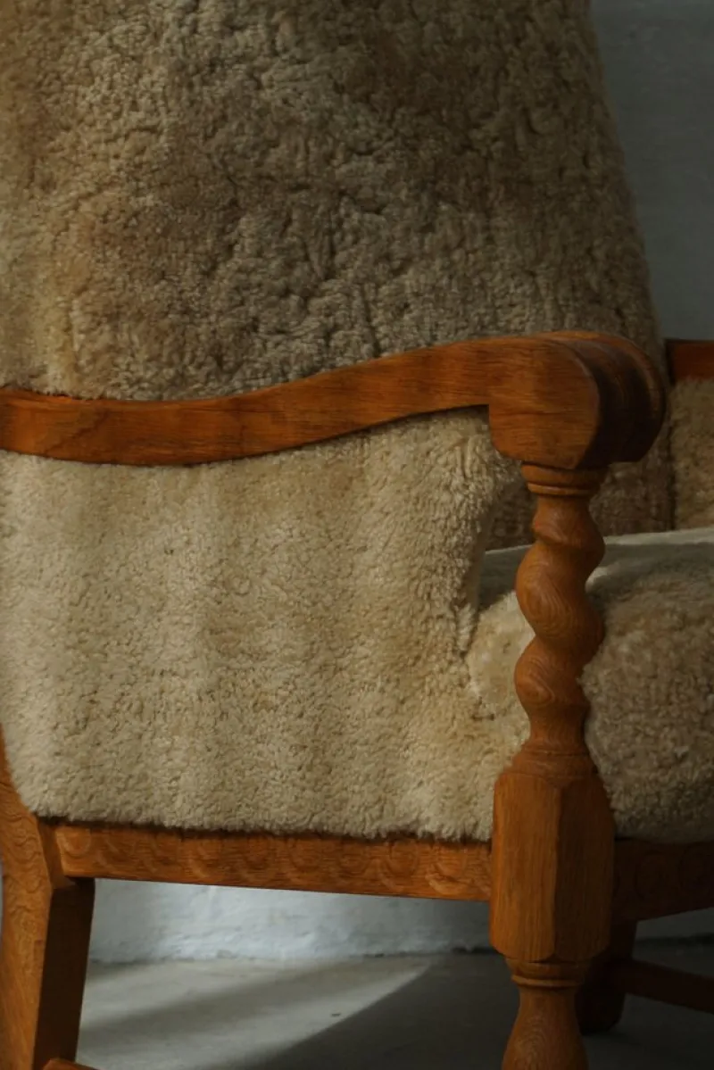 Pamono Danish Modern Lounge Chairs in Oak and Shearling Lambswool by Henning Kjærnulf, 1960s, Set of 2> Lounge Chairs & Armchairs