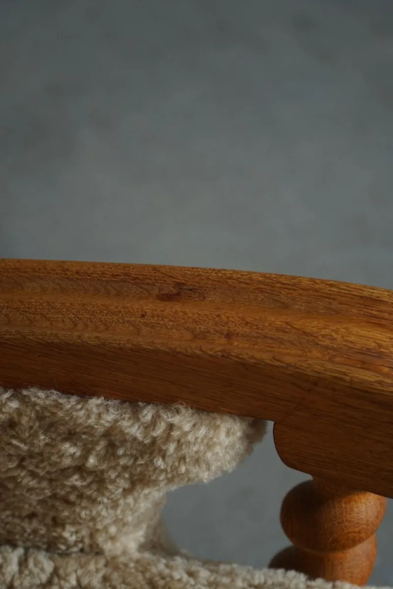 Pamono Danish Modern Lounge Chairs in Oak and Shearling Lambswool by Henning Kjærnulf, 1960s, Set of 2> Lounge Chairs & Armchairs