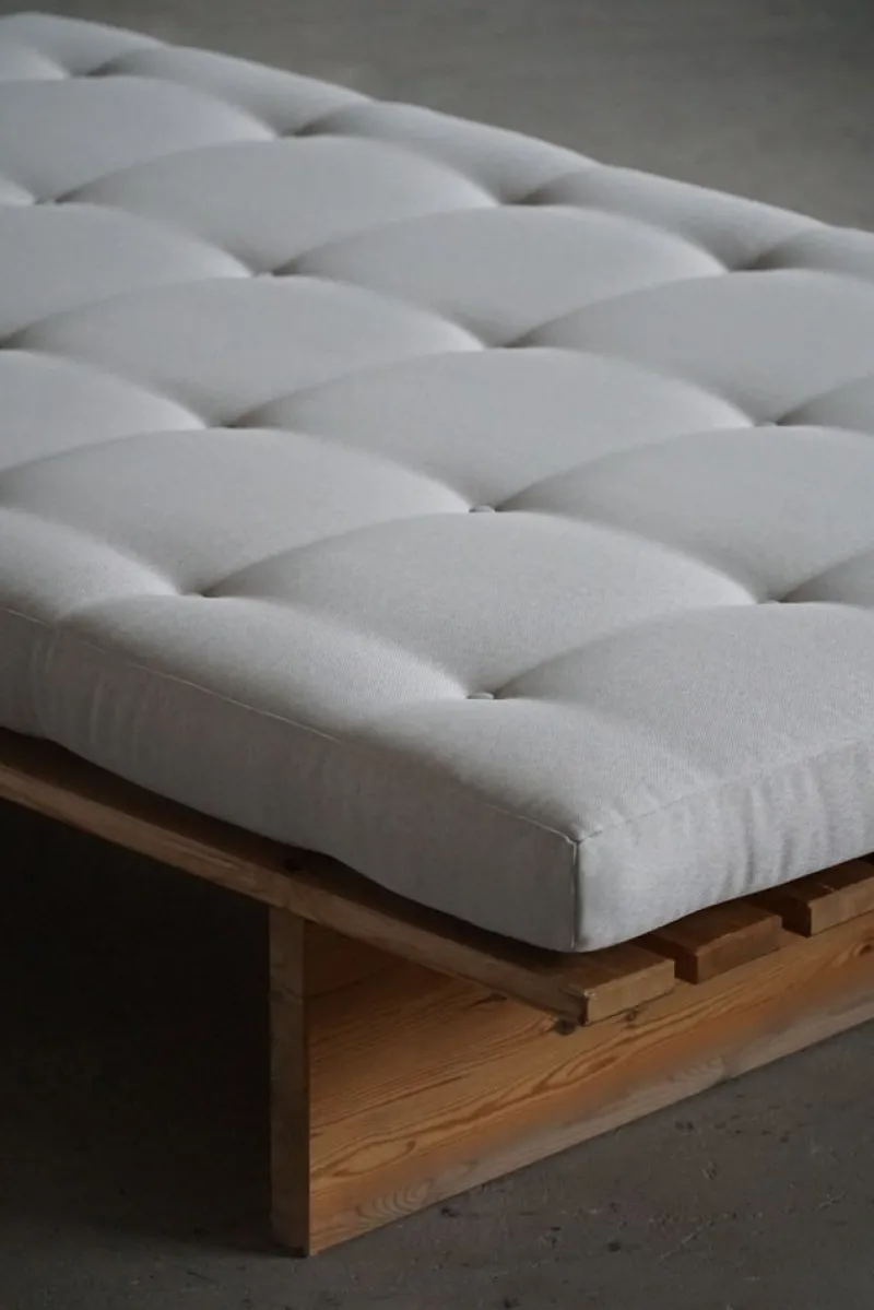 Outlet Pamono Danish Modern Pine Daybed from Nyt i Bo, 1970s