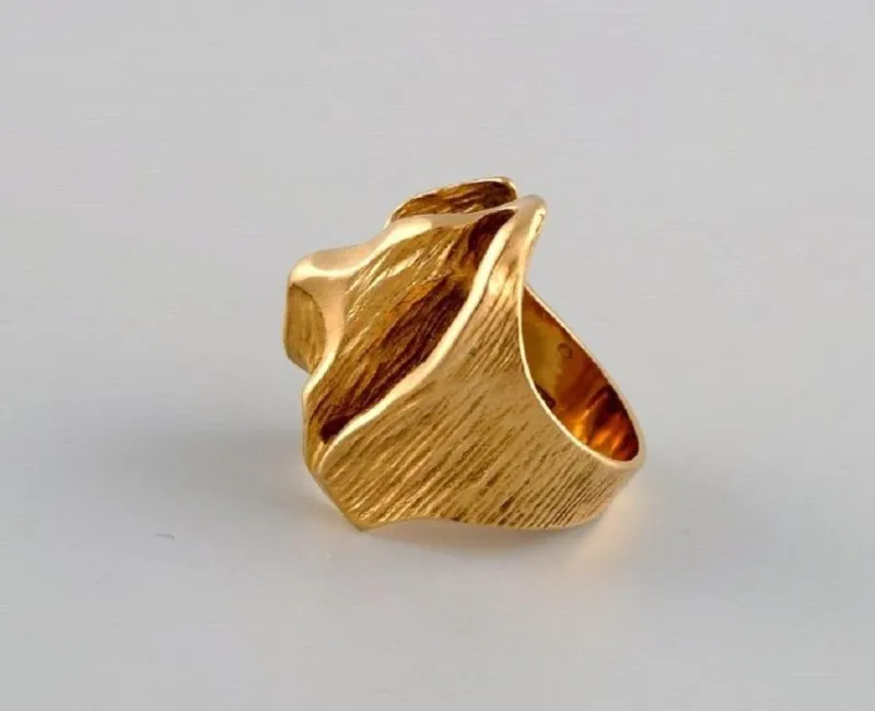 Discount Pamono Danish Modernist Ring in 18 Carat Gold by Ole Lynggaard, 1960s