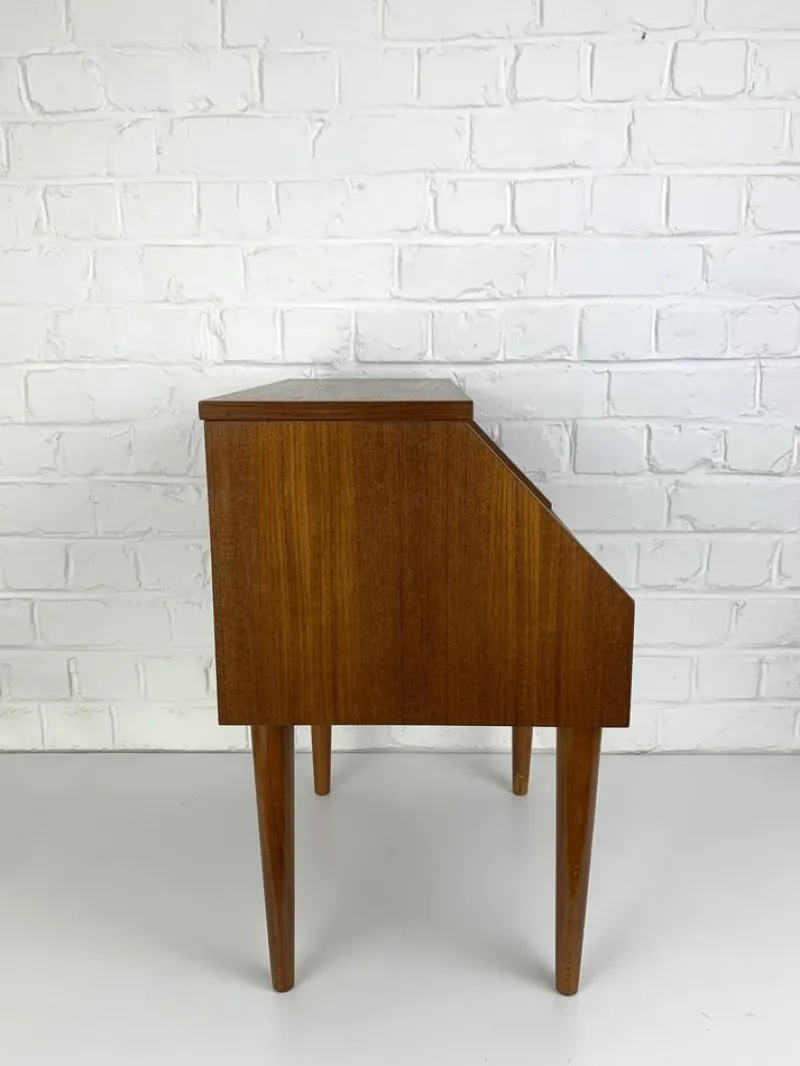 Pamono Danish Nightstand with Shelf and Drawer in Teak, 1960s> Nightstands
