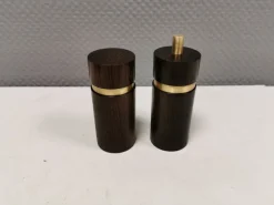 Pamono Danish Salt and Pepper Set in Wenge Wood and Brass by Svend Aage Petersen for Saap 1950s, Set of 2><noscript><img width=