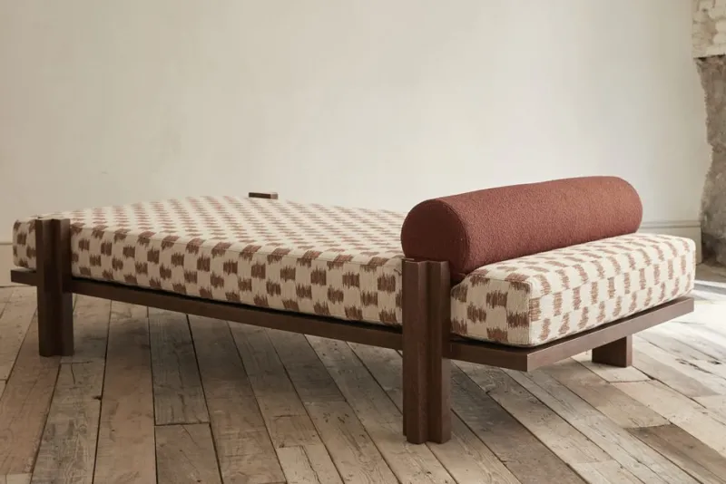 Pamono Daybed with Walnut Structure and Mixed Textile Upholstery with Brass by S+DLH> Seating|Daybeds & Chaises Lounges