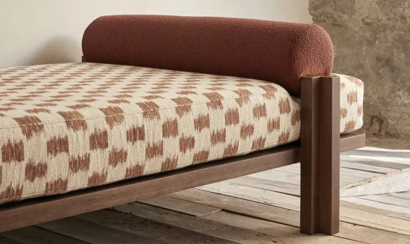 Pamono Daybed with Walnut Structure and Mixed Textile Upholstery with Brass by S+DLH> Seating|Daybeds & Chaises Lounges
