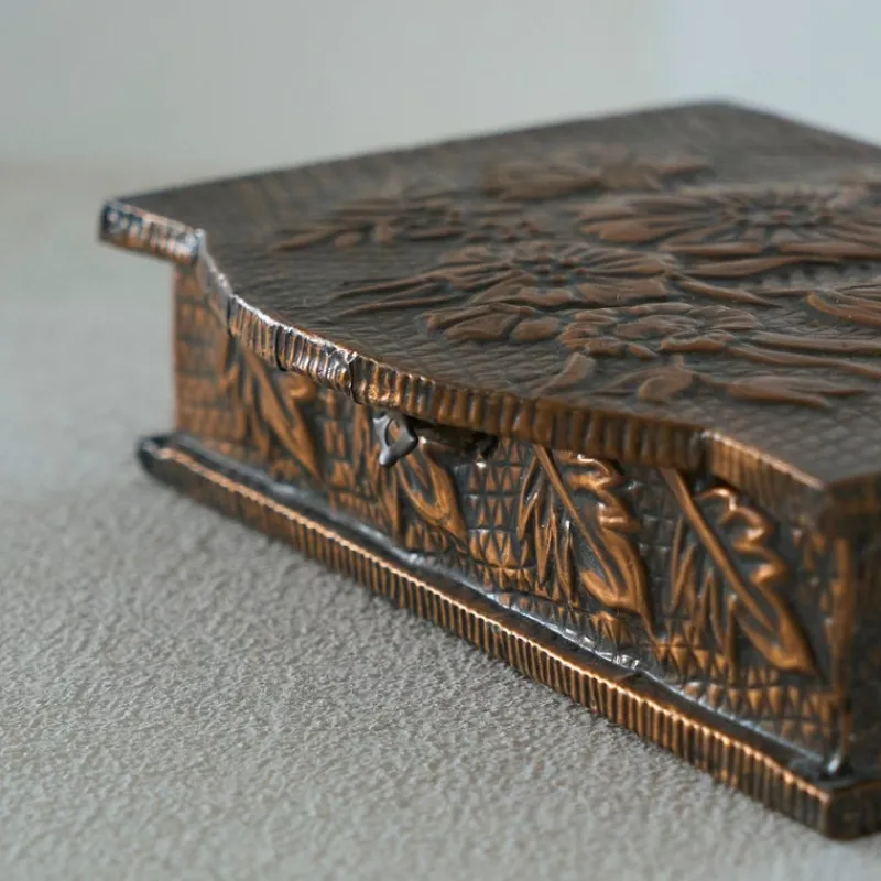 Hot Pamono Decorative Art Deco Box in Hand Hammered Copper, 1930s